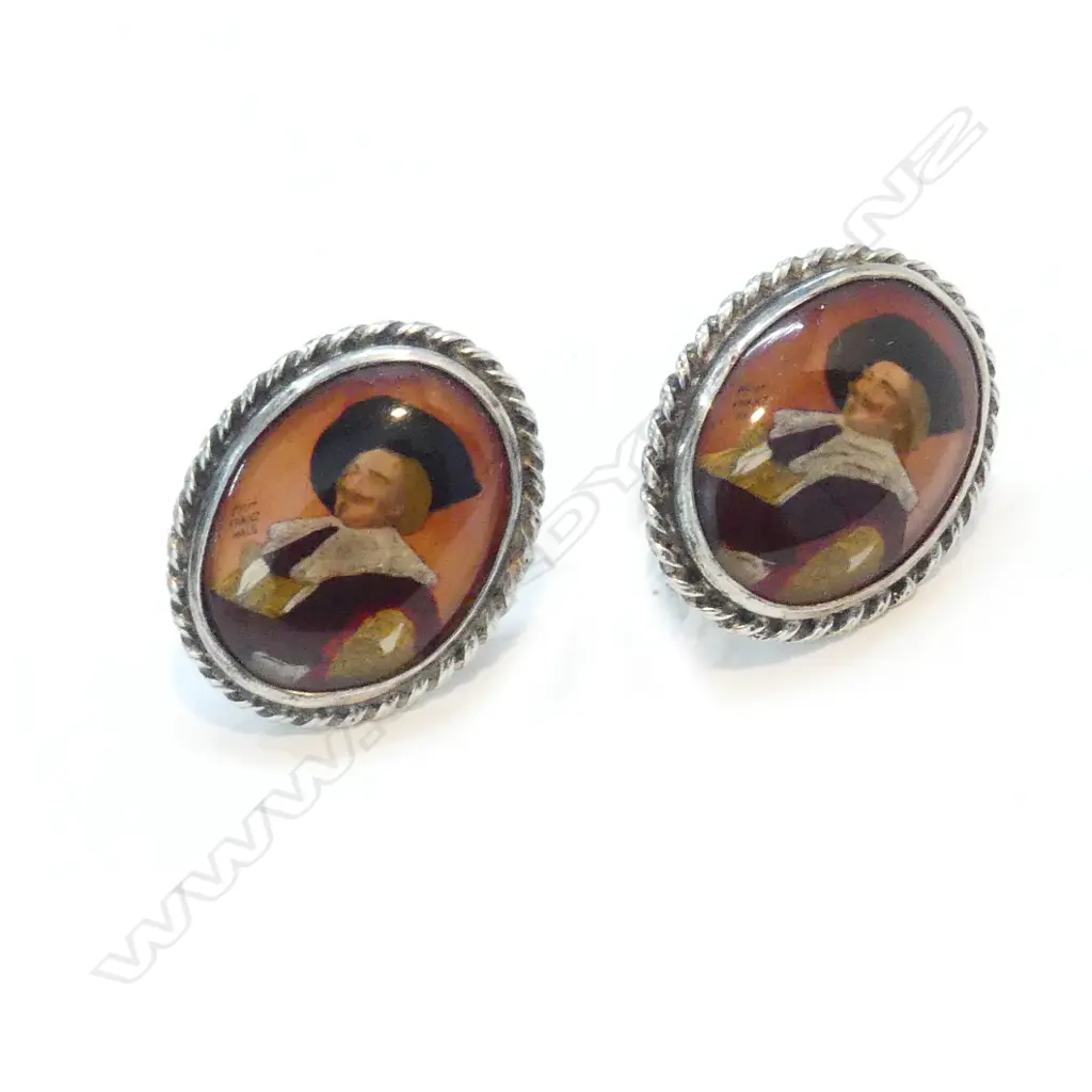PR LAUGHING CAVALIER EARRINGS SILVER SCREW FITTINGS Image 1++
