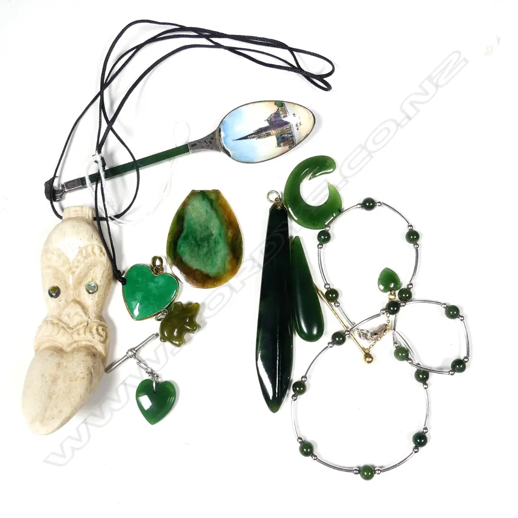 GOOD BAG OF GREENSTONE & BONE JEWELLERY, INC. PENDANTS, STICK PIN & NECKLACE Image 1++