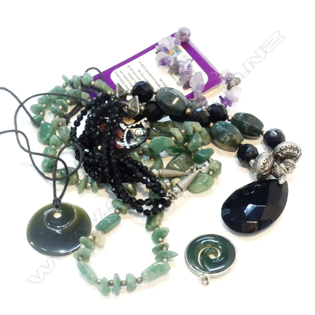 ASSORTMENT NATURAL STONE PENDANTS/BRACELET, ETC Image 1++