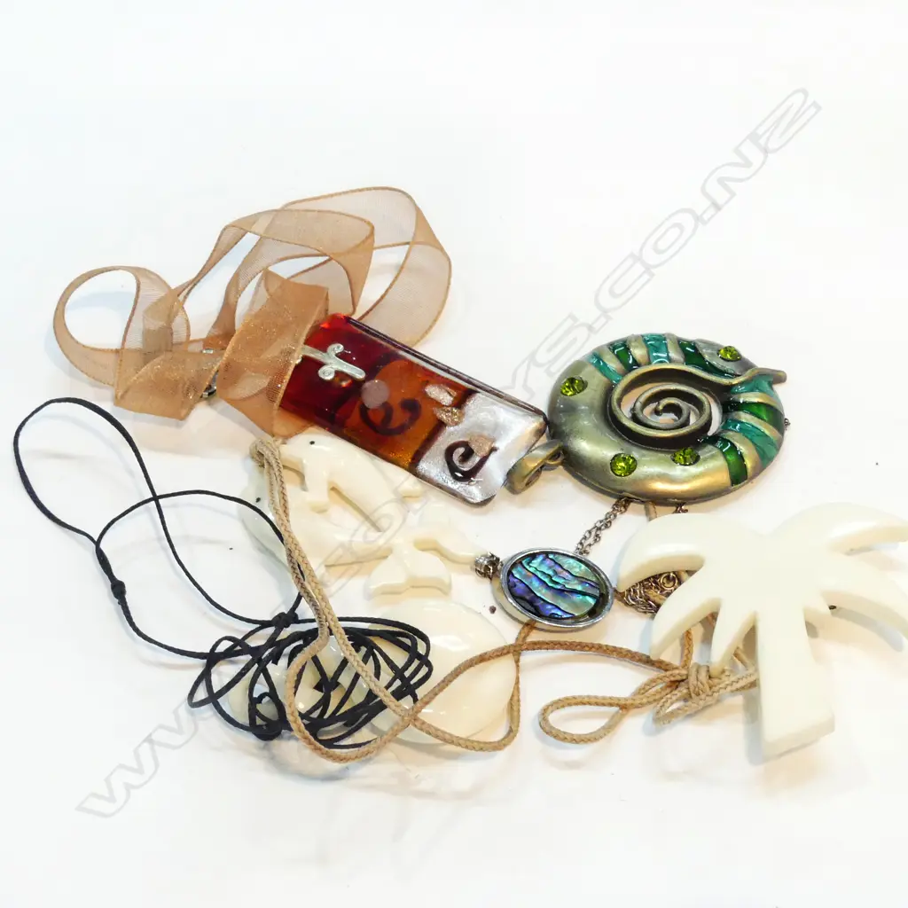 IVORY CARVING PENDANT/BROOCH, PAUA PENDANT Image 1++