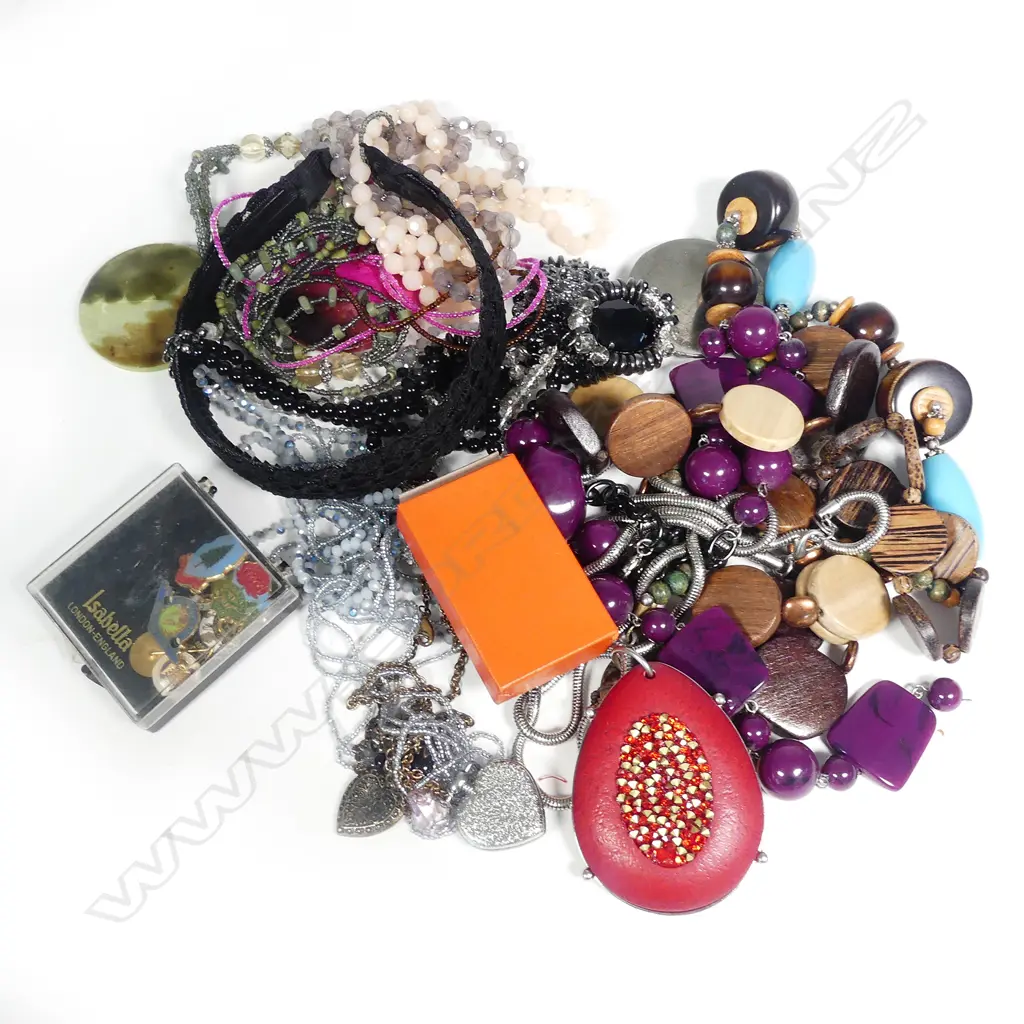 GOOD BAG LOT OF ASST HEAVY NECKLACES, BEADS & PENDANTS Image 1++