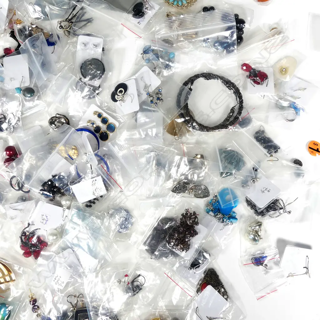 GOOD LG LOT OF COSTUME JEWELLERY; EARRINGS (2 BAGS) Image 1++