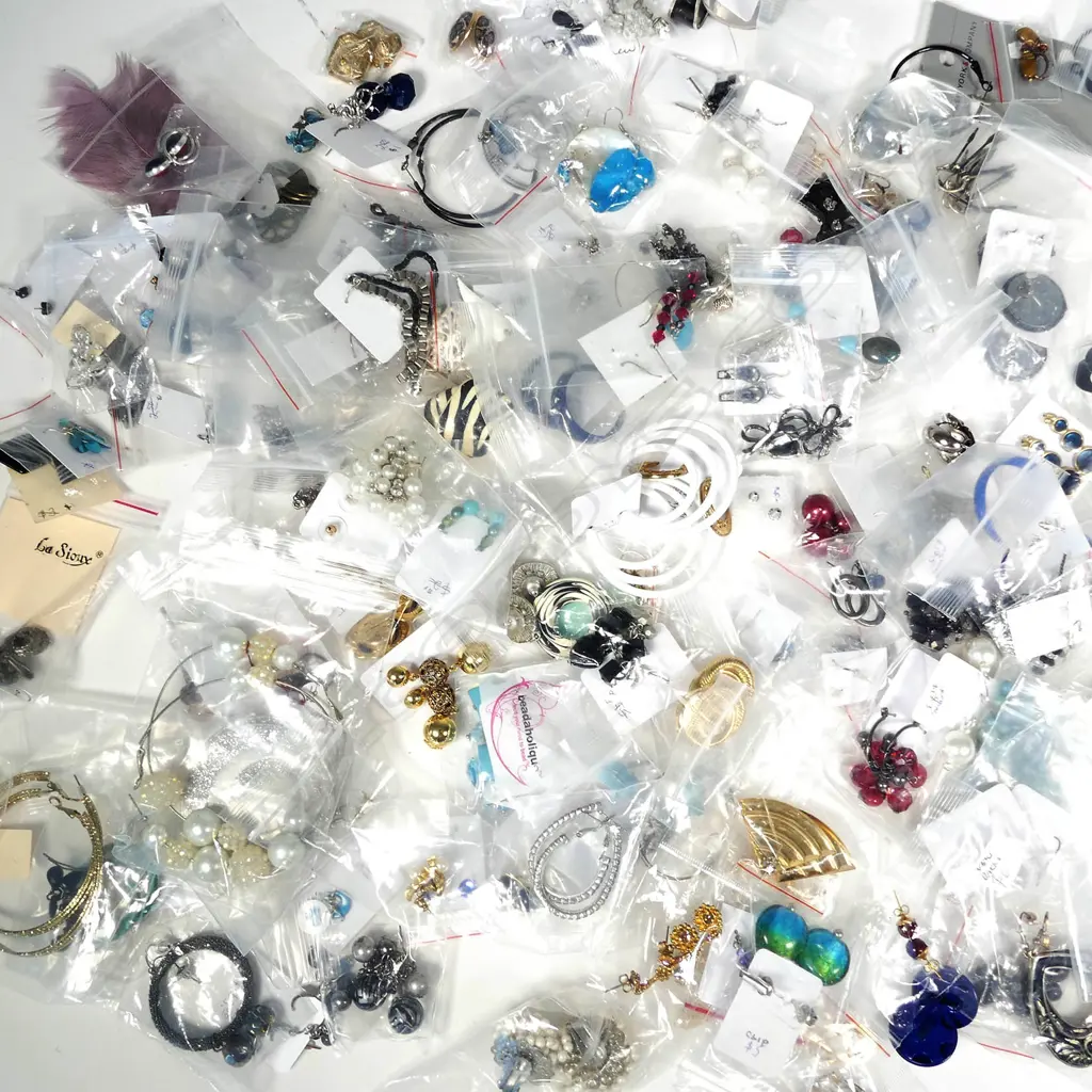 GOOD LG LOT OF COSTUME JEWELLERY; EARRINGS (2 BAGS) Image 1++