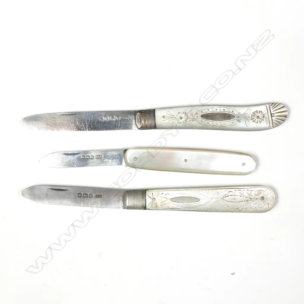 3 ANTIQUE MOP & S/SILVER FRUIT KNIVES, HALLMARKED Image 1++