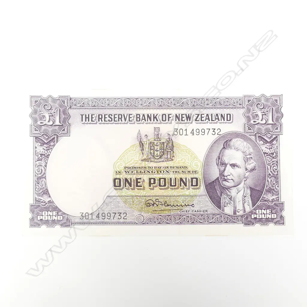 1 N.Z ONE POUND B/NOTE R.N FLEMMING SERIAL 301499732 Image 1++