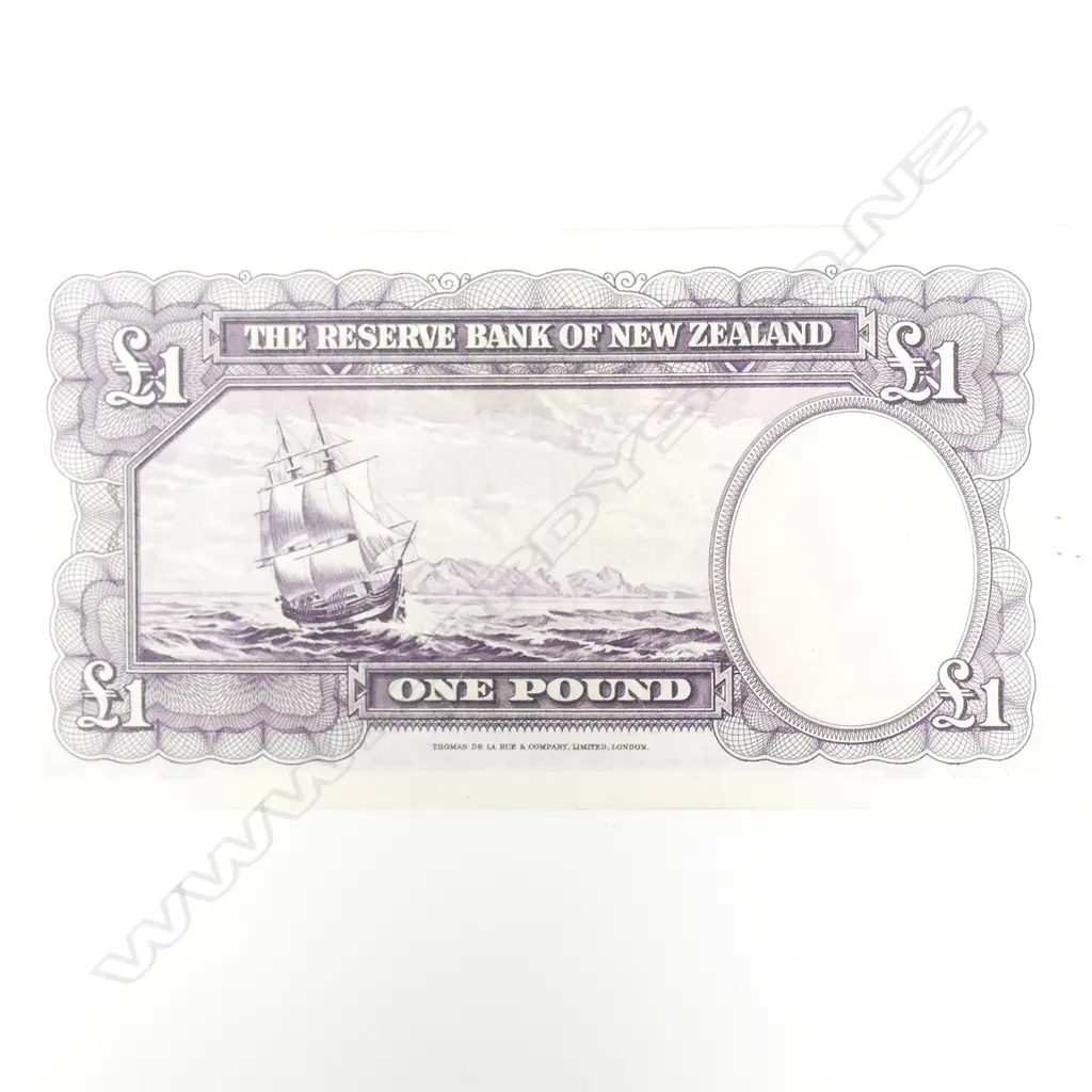 1 N.Z ONE POUND BANKNOTE T. P HANNA SERIAL A /49996584 Image 1++