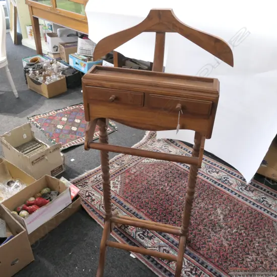 MAHOGANY GENTS DRESSING STAND TURNED SUPPORTS