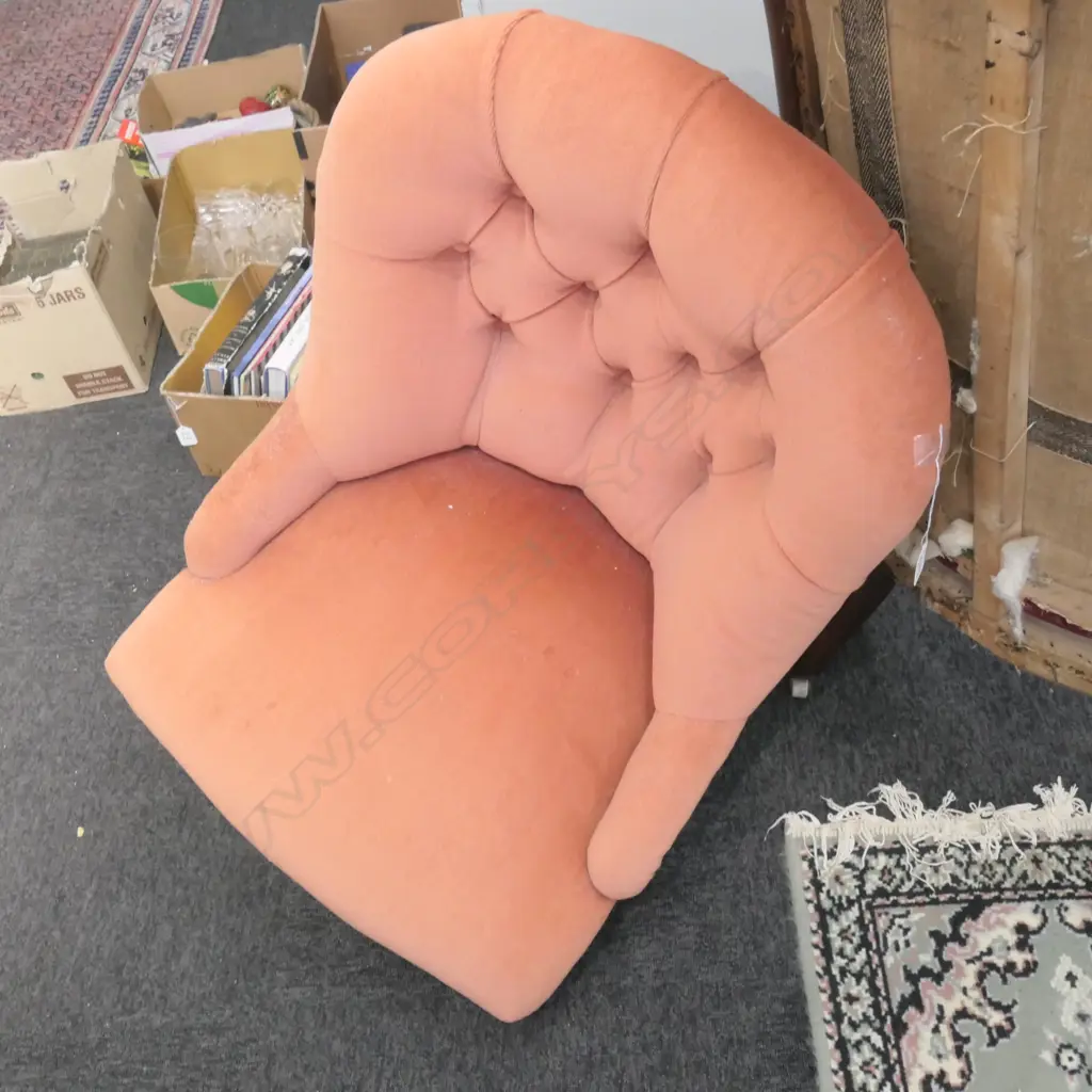 BUTTON BACK SLIPPER CHAIR (AF) Image 1++
