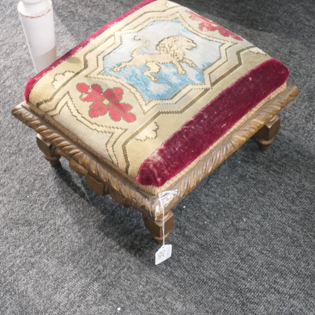 SMALL TAPESTRY FOOTSTOOL 260 x 290 x 170mm Image 1++