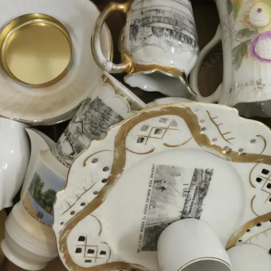 ASST LOT OF N.Z SOUVENIR CHINA TE AROHA ETC