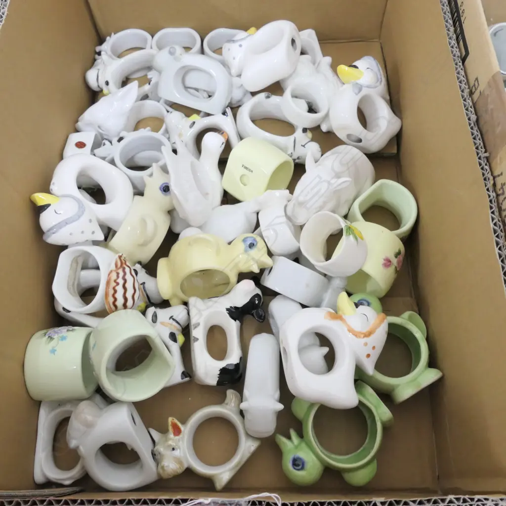 LARGE LOT OF ASST NOVELTY NAPKIN RINGS Image 1++