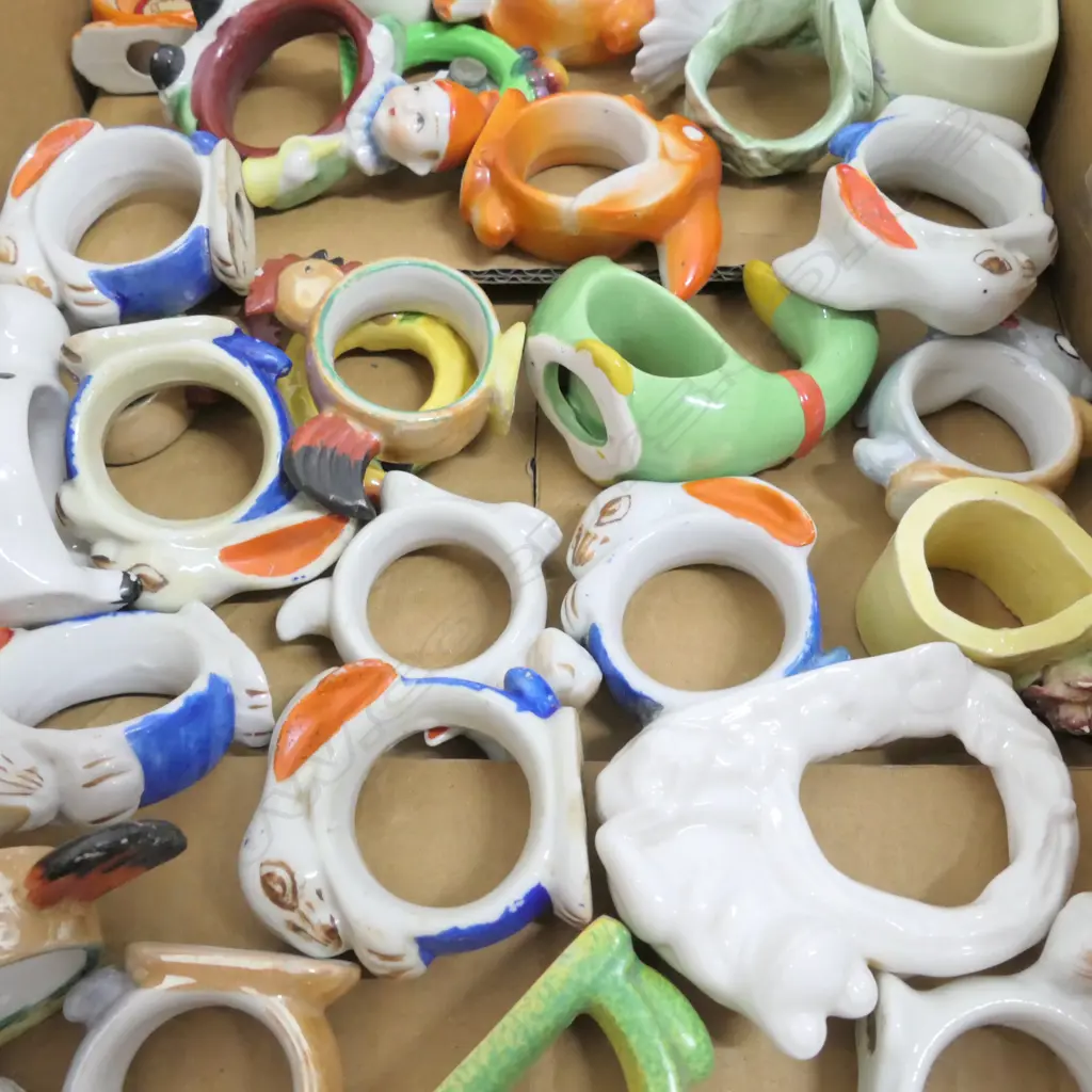 LARGE LOT OF ASST NOVELTY NAPKIN RINGS Image 1++