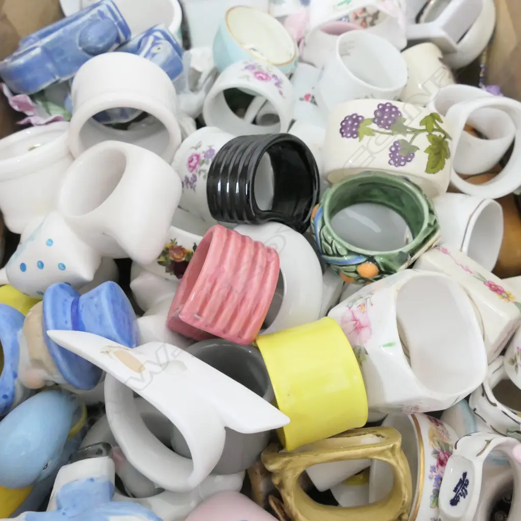 LOT ASST NAPKIN RINGS ETC Image 1++