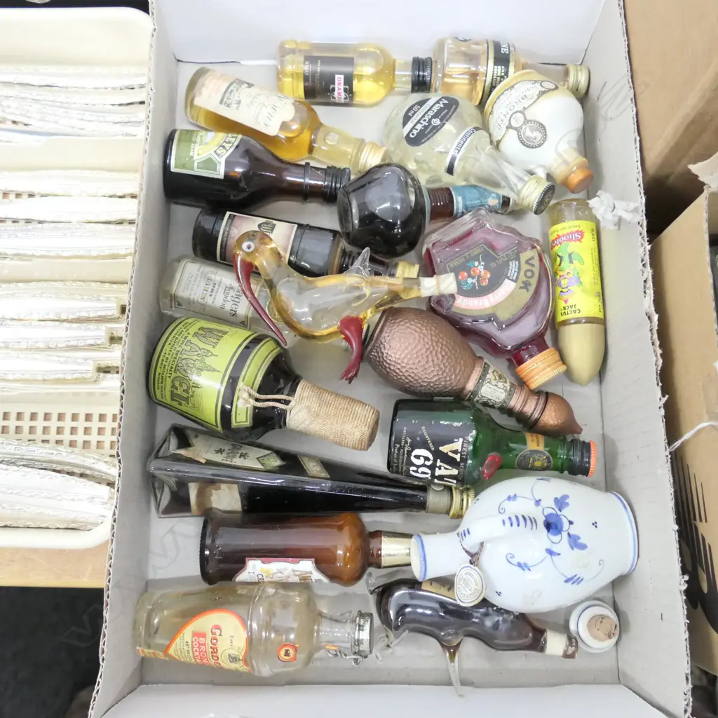 LOT MINIATURE ALCOHOL BOTTLES Image 1++