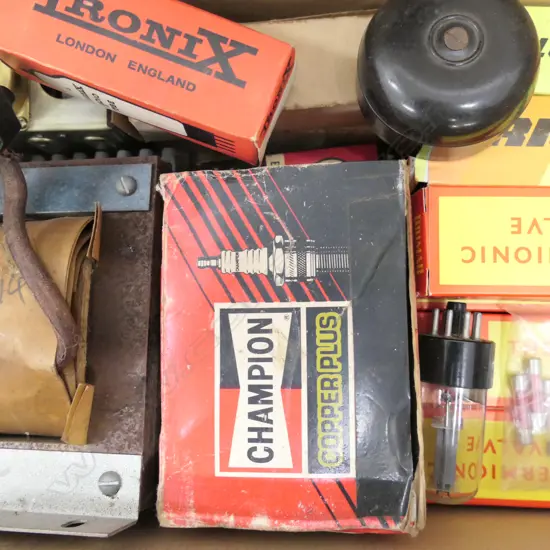 LOT ASST RADIO VALVES