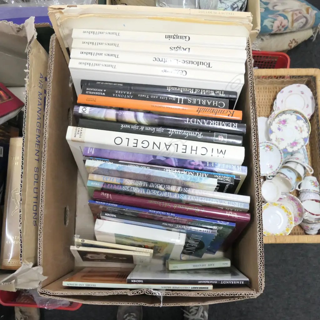 LOT ASST ART BOOKS Image 1++