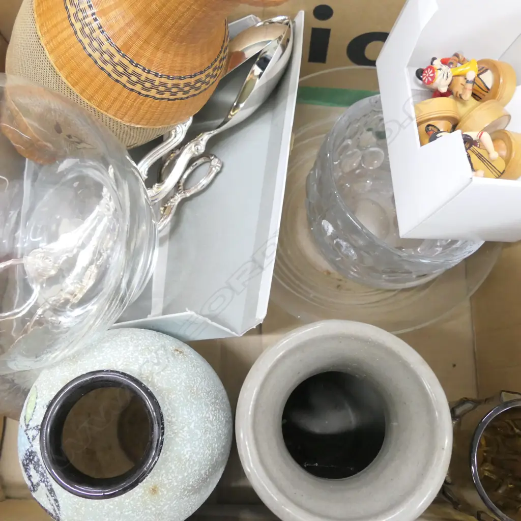 LOT PERFUME BOTTLES/EP/VASES ETC Image 1++