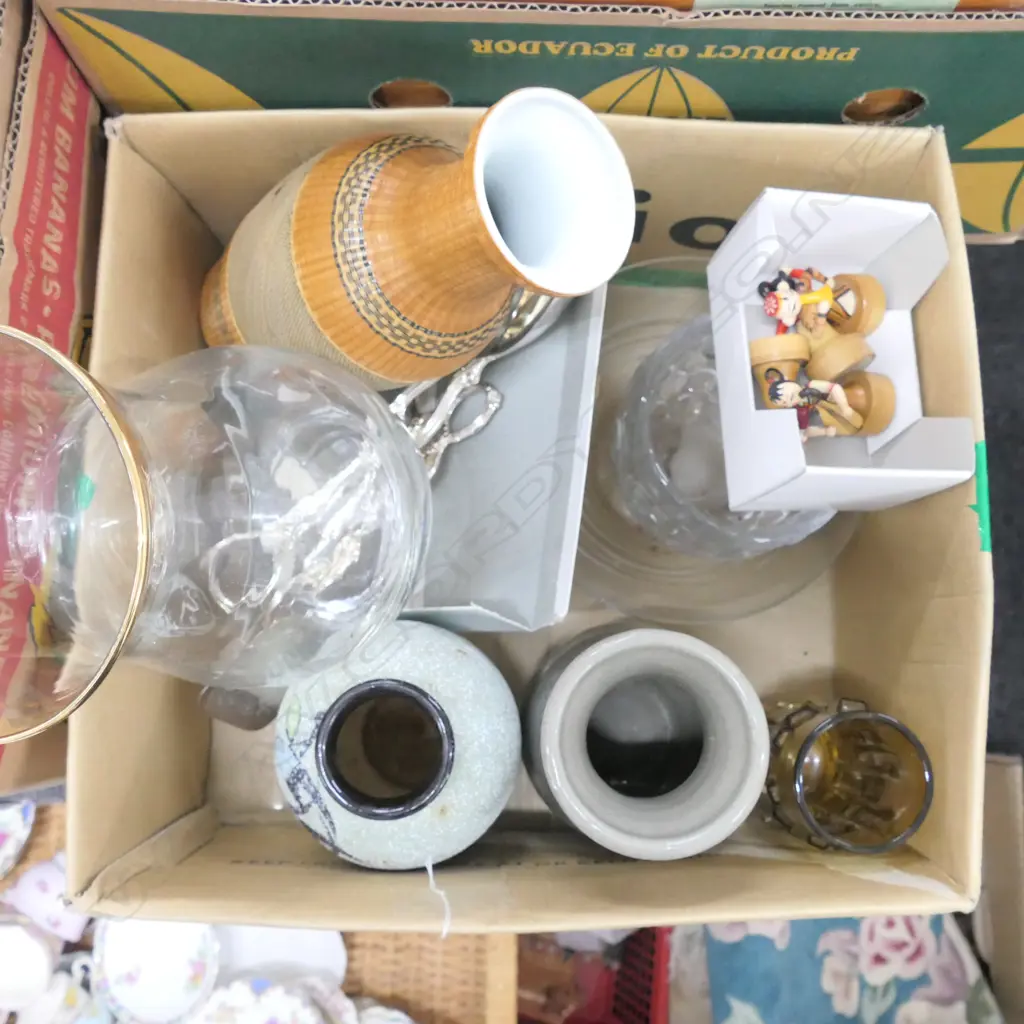 LOT PERFUME BOTTLES/EP/VASES ETC Image 1++