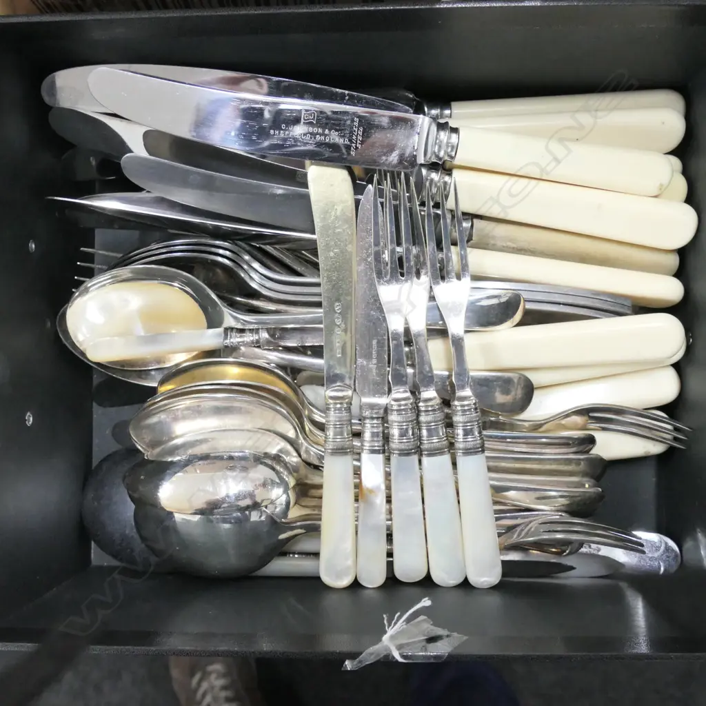 ASST LOT OF CUTLERY Image 1++