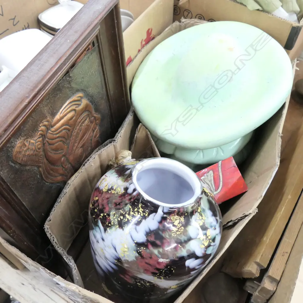 BOX LOT SIGNED ART GLASS, BRASS MAORI PORTRAIT, DOZING MEXICAN, BORSATO ITALIAN FIGURE Image 1++