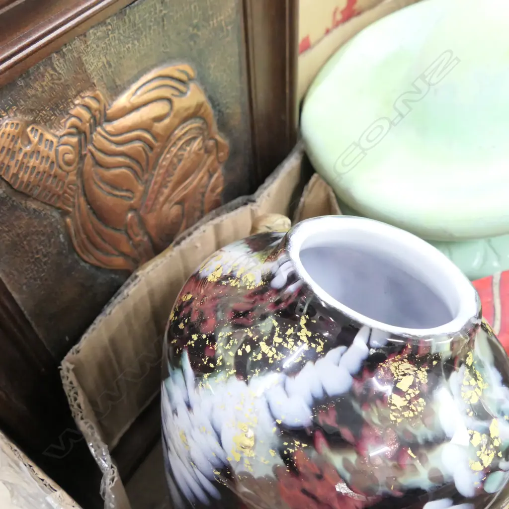 BOX LOT SIGNED ART GLASS, BRASS MAORI PORTRAIT, DOZING MEXICAN, BORSATO ITALIAN FIGURE Image 1++