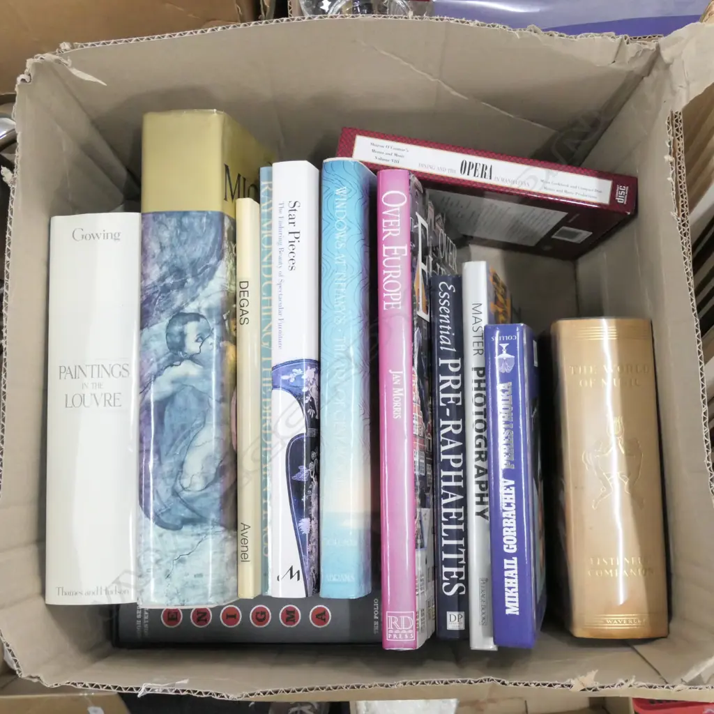 ASTtd ART BOOKS ETC. R CHING ETC. Image 1++