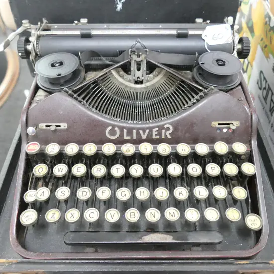 VINTAGE 'OLIVER' TYPEWRITER, CASE AF