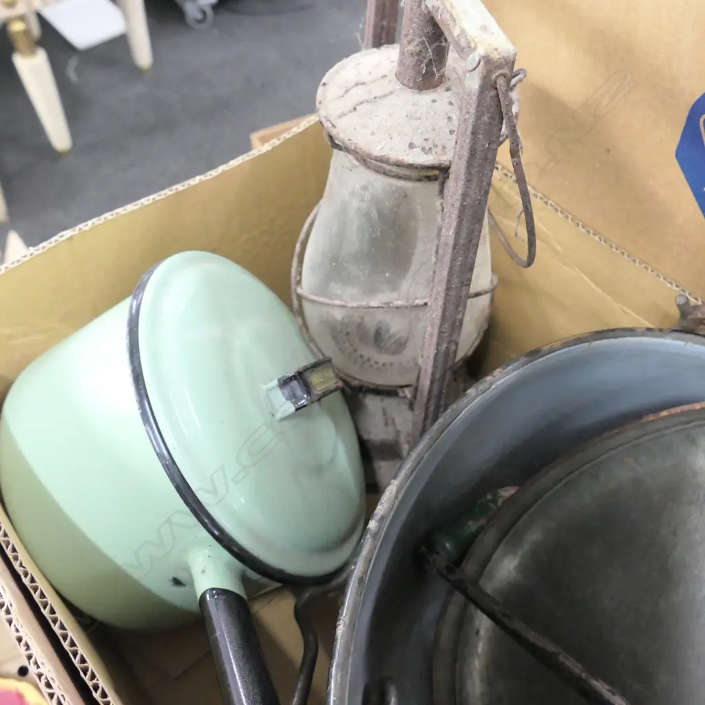 2 ENAMEL SAUCEPANS AND LAMP Image 1++