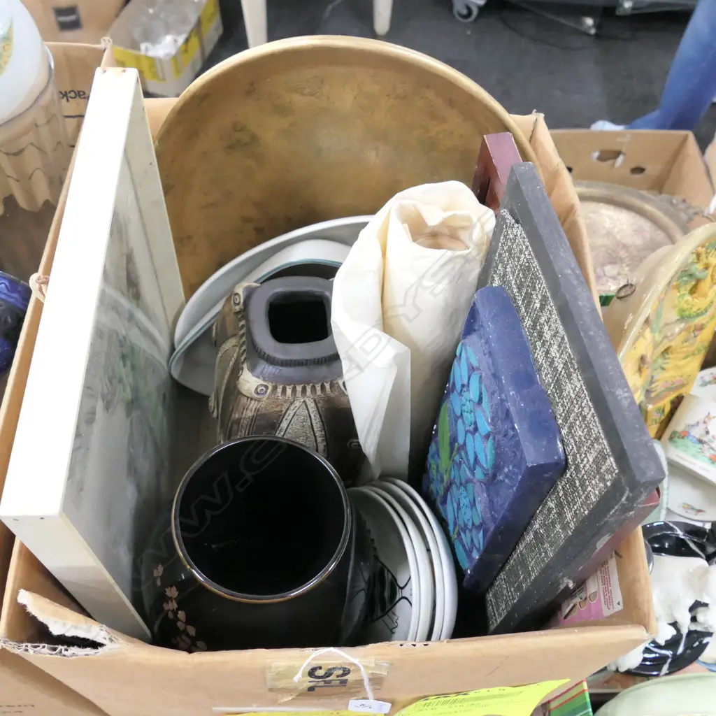 LOT ASST VASES/PRINTS/ PLATTERS ETC Image 1++