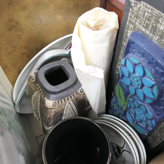 LOT ASST VASES/PRINTS/ PLATTERS ETC