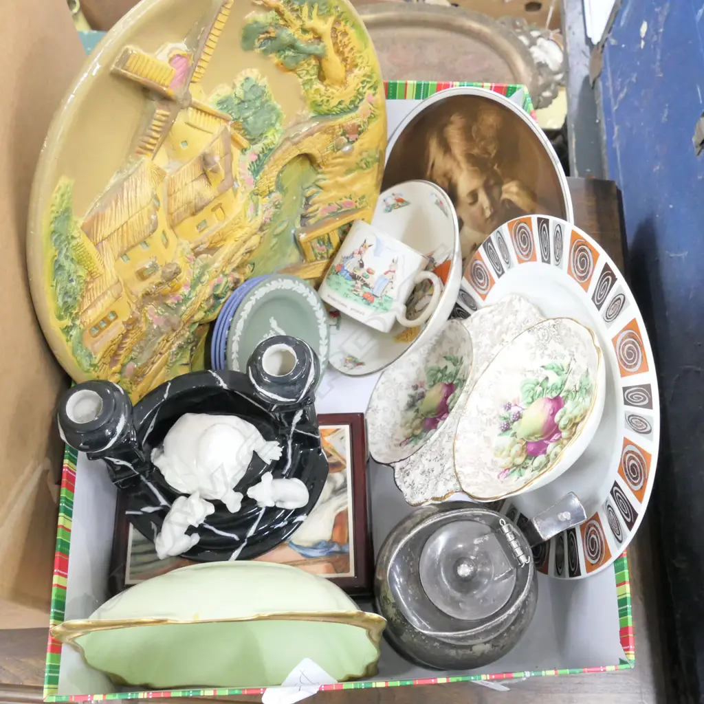 BOX ASST CHINA ETC - INCL. WEDGWOOD CARTLONWARE ETC Image 1++