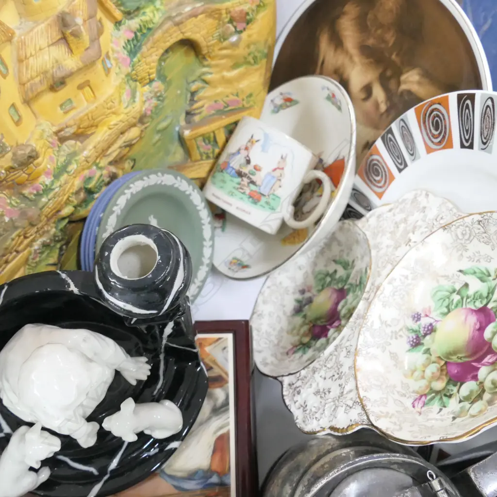 BOX ASST CHINA ETC - INCL. WEDGWOOD CARTLONWARE ETC Image 1++