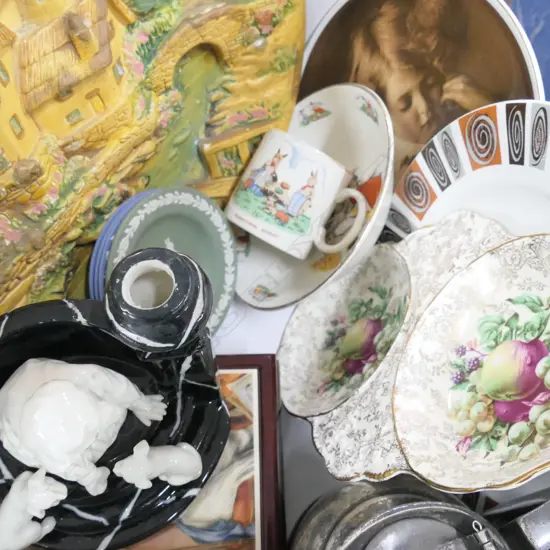 BOX ASST CHINA ETC - INCL. WEDGWOOD CARTLONWARE ETC