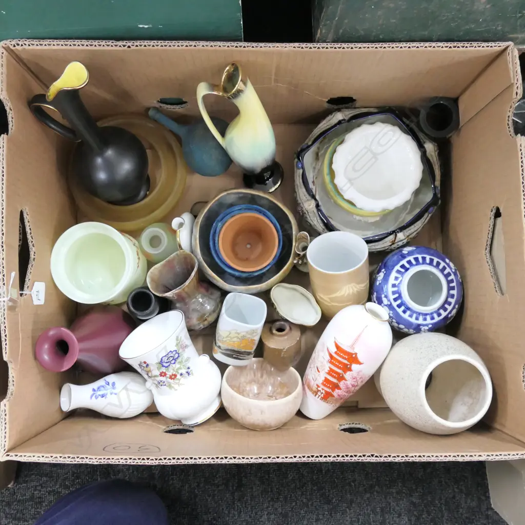 APPROX 2 DOZEN ENGLISH/ASIAN VASES ETC  Image 1++