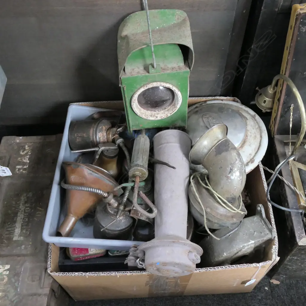 LOT ASST INCL. RAILWAY LAMP / FORD HUBCAPS ETC Image 1++