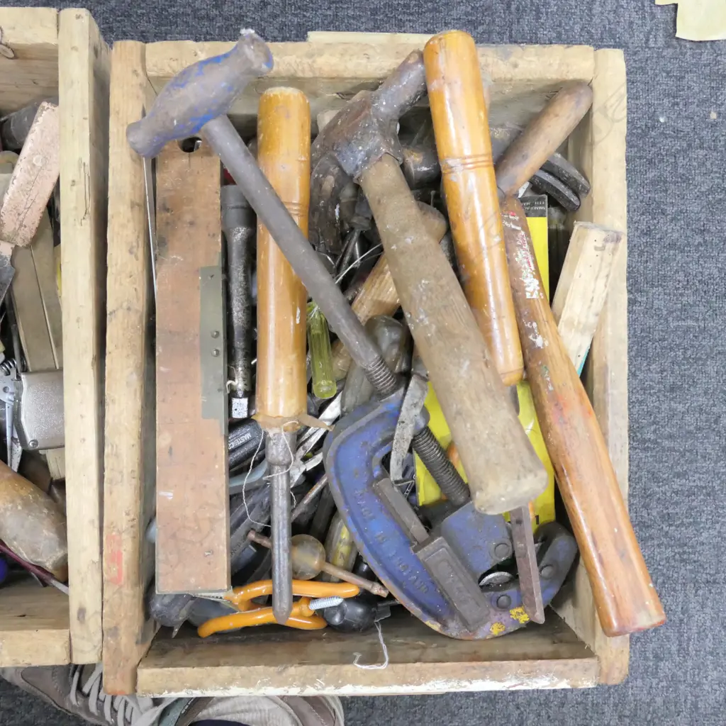 4 CRATES ASST TOOLS  Image 1++