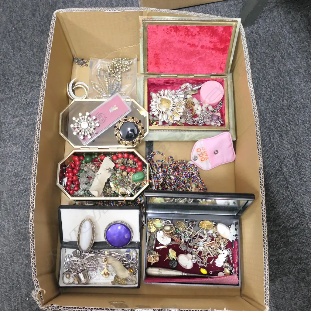 ASST COSTUME JEWELLERY +4 BOXES Image 1++