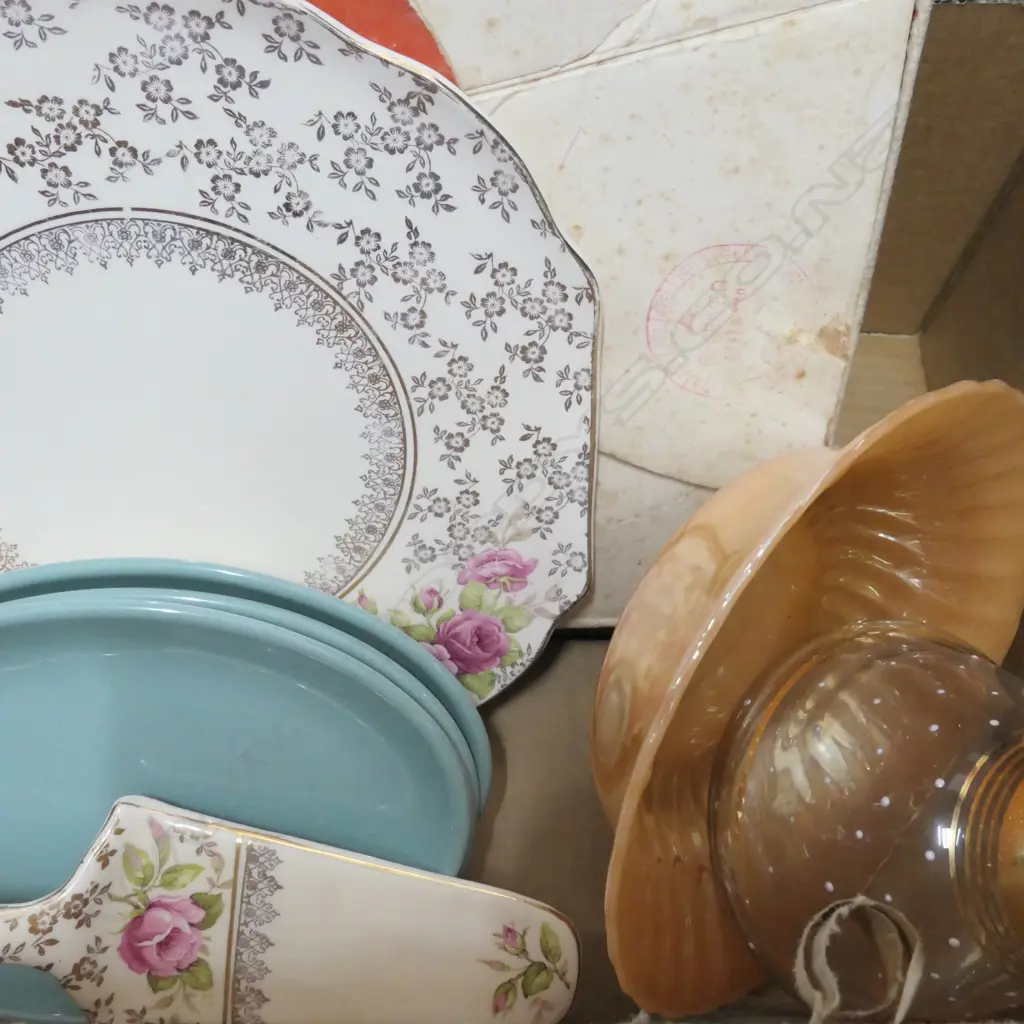 LOT VINTAGE PYREX TEA SET/C/LYNN/PAVLOVA PLATE ETC Image 1++