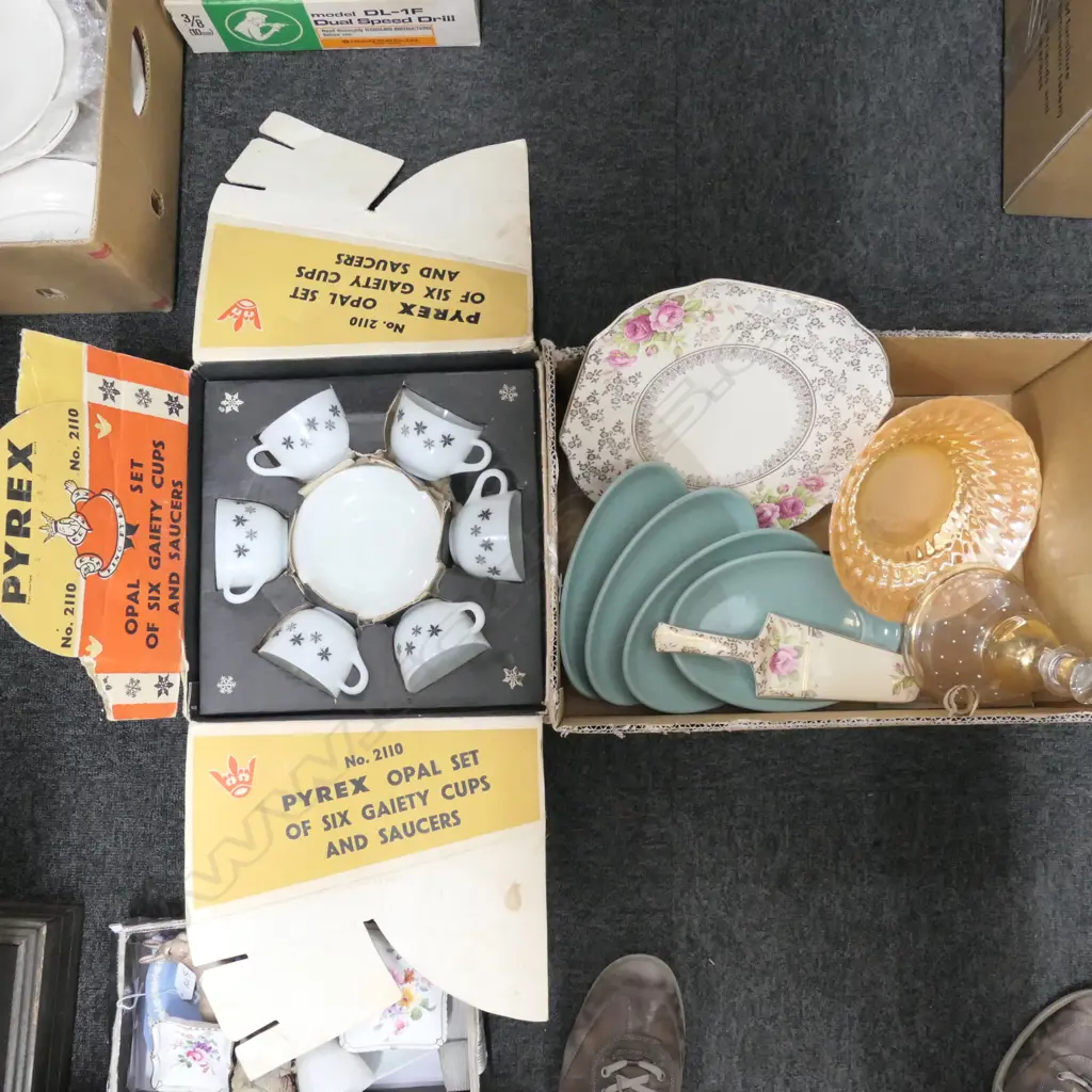 LOT VINTAGE PYREX TEA SET/C/LYNN/PAVLOVA PLATE ETC Image 1++