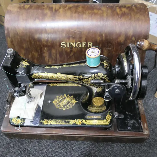SINGER SEWING MACHINE