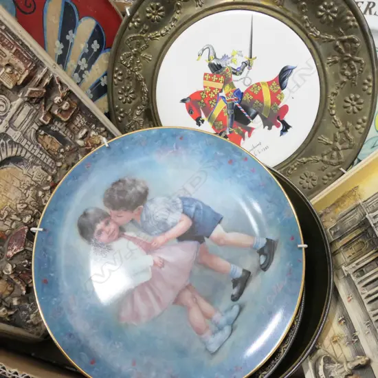 BOX LOT WALL PLAQUES AND PLATES