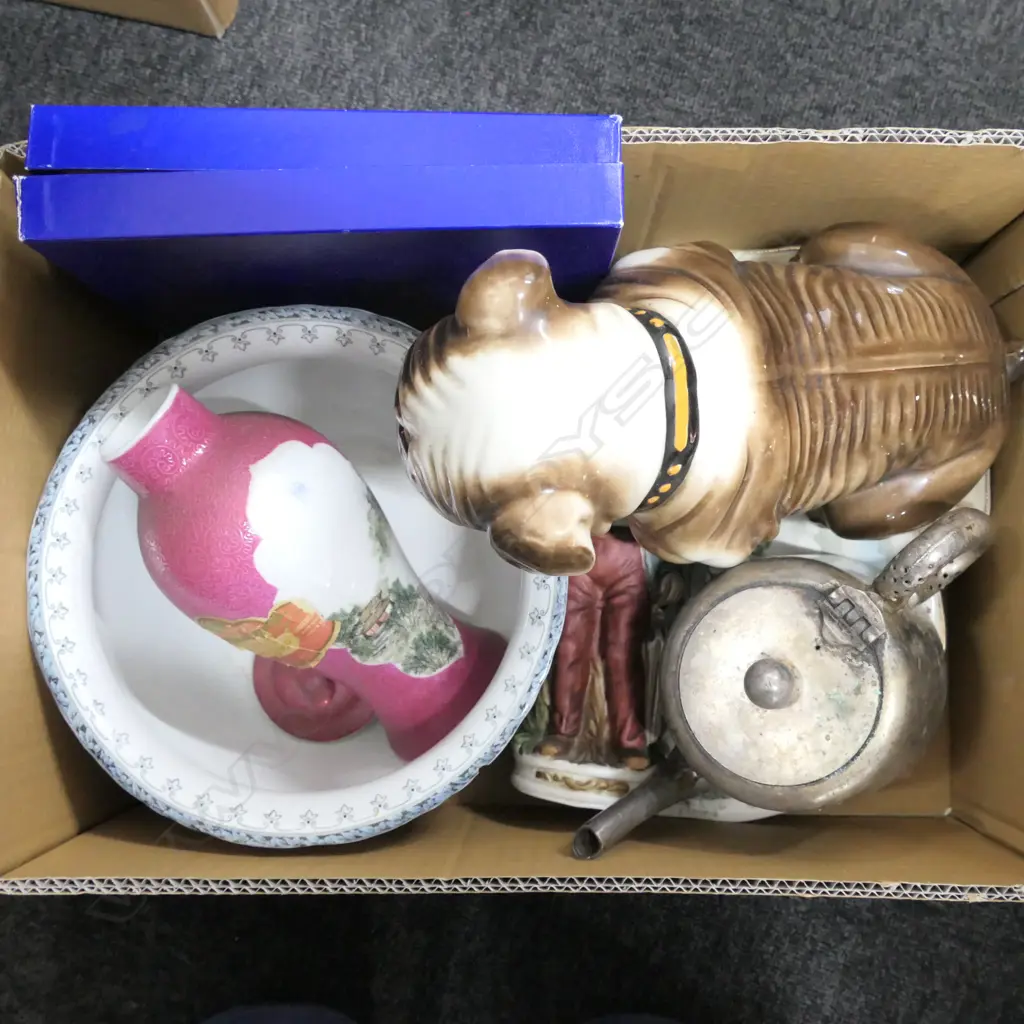 LOT CHAMBER POT /DOG/ FIGURE ETC Image 1++