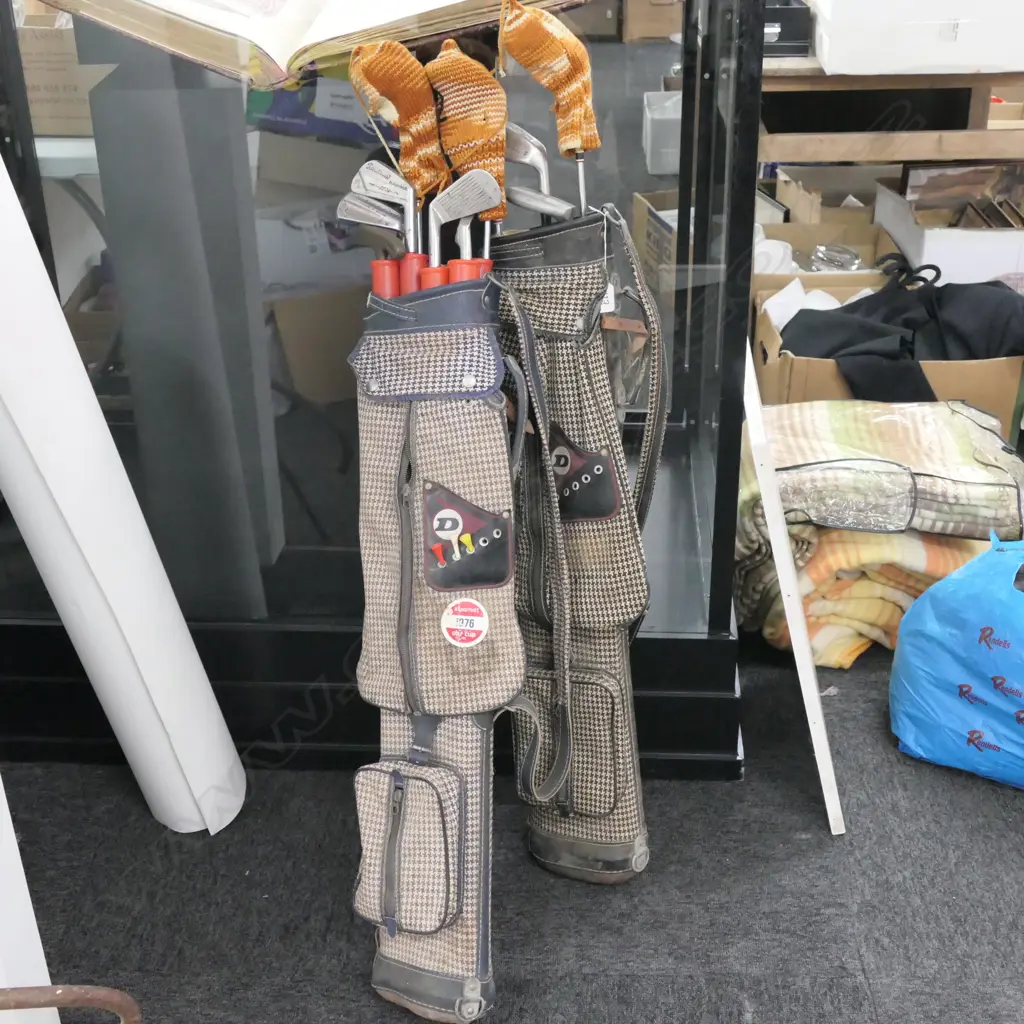 2 VINTAGE GOLF BAGS +CLUBS Image 1++