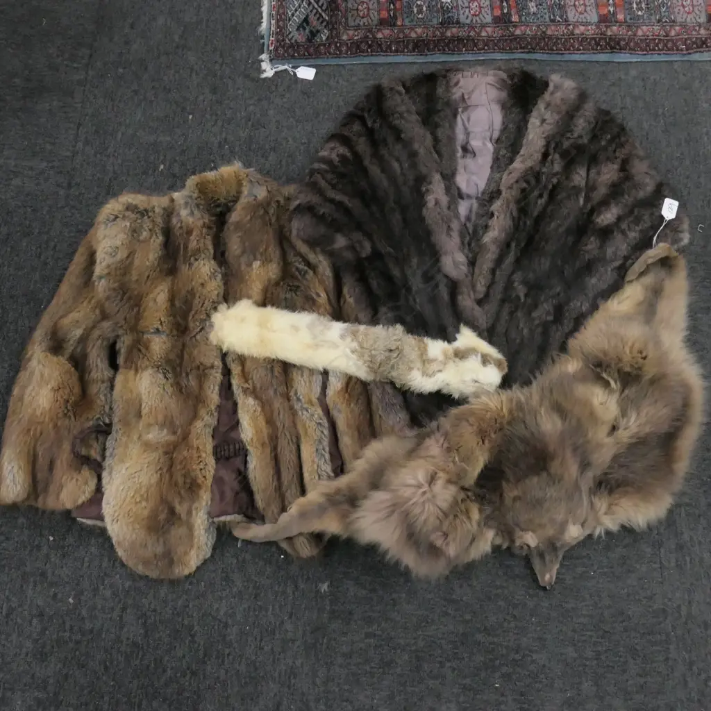 LOT OF ASST FOX FURS ETC Image 1++