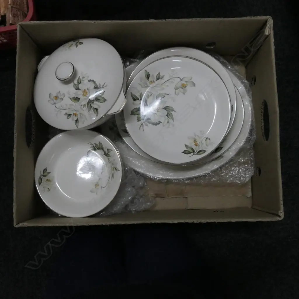 30 PCE ALFRED MEAKIN 'CHRISTMAS ROSE' Image 1++