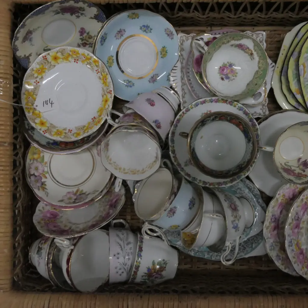 LARGE LOT OF ASST TRIOS INCLUDING R/ALBERT /PARAGON ETC Image 1++