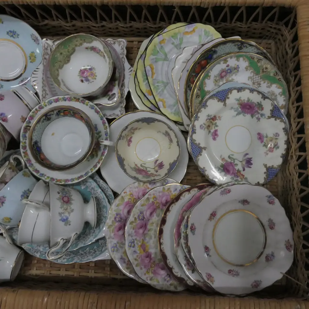 LARGE LOT OF ASST TRIOS INCLUDING R/ALBERT /PARAGON ETC Image 1++