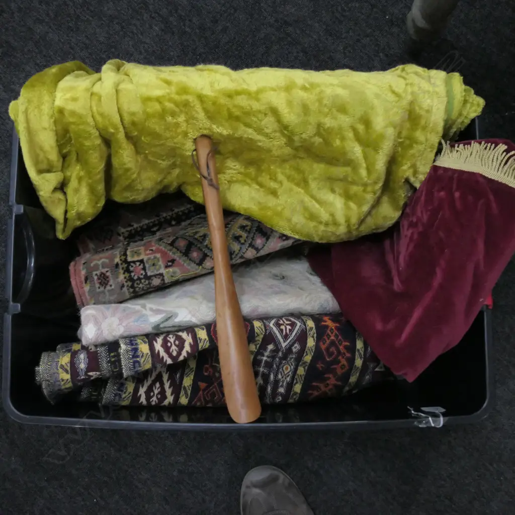 5 TEXTILE WORKS; CHAIN STITCHED COVER ETC  Image 1++