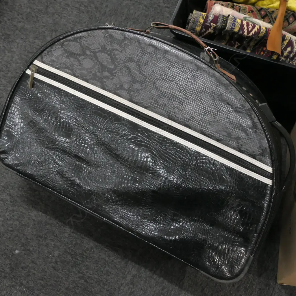 SPENCER AND RUTHERFORD SUITCASE 720MM W 450MM H Image 1++