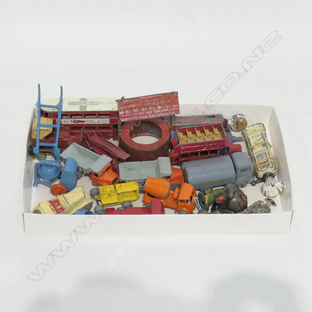 LESNEY MATCHBOX VINTAGE TOY VEHICLES GAS PUMPS ETC includes lead gnomes petrol pumps Image 1++